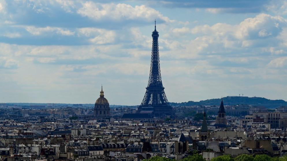 منظر عام لبرج إيفل في فرنسا. (shutterstock)