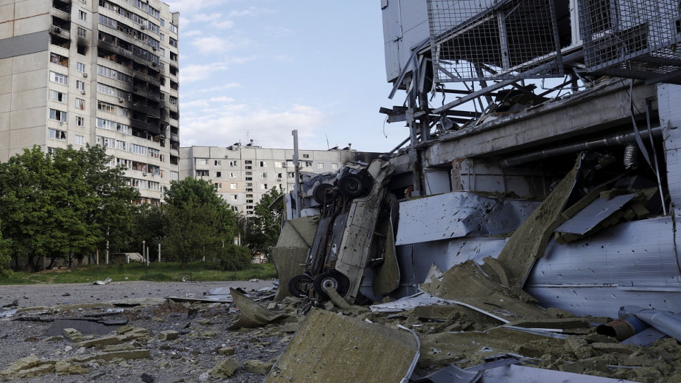 منطقة سكنية مدمرة في أوكرانيا، 14 أيار/ مايو 2022. (رويترز/ ريكاردو مورايس)
