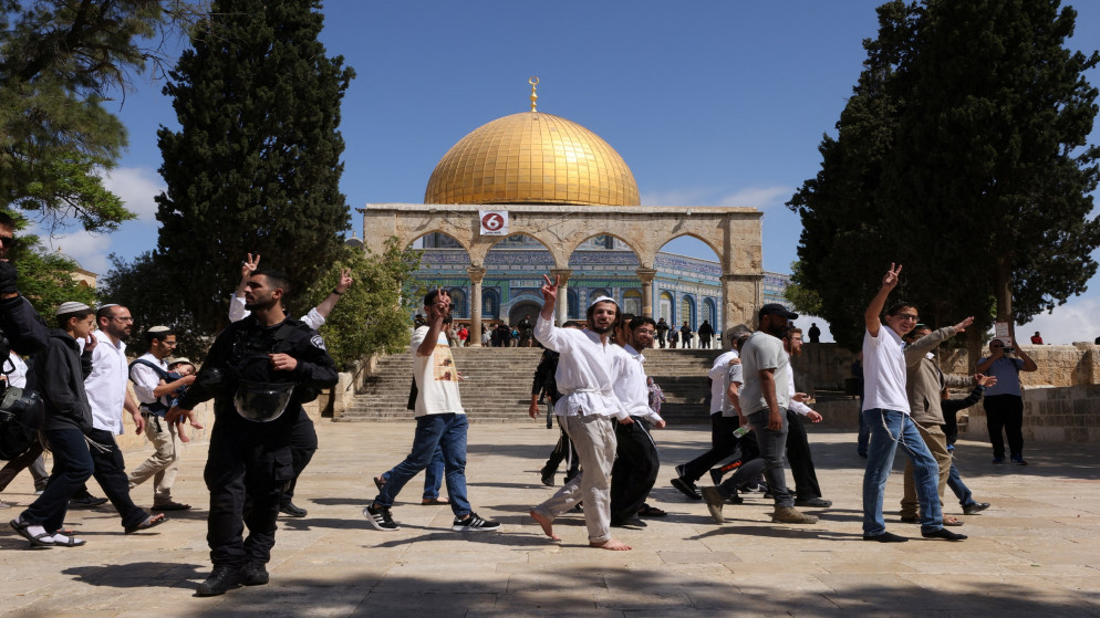 صورة أرشيفية لاقتحام مستوطنين باحات المسجد الأقصى في القدس المحتلة. (رويترز)