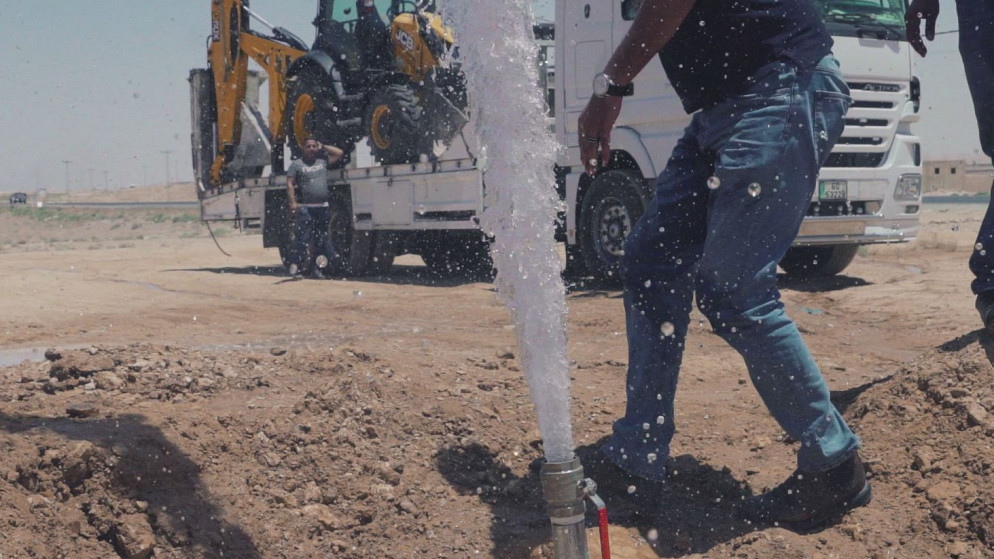 إصلاح اعتداءات لخطوط ناقلة للمياه في الأردن. (فادي إسكندراني/المملكة)