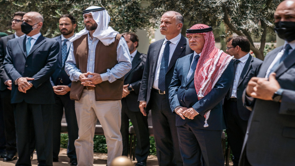 جلالة الملك عبدالله الثاني خلال تشييع جثمان والد جلالة الملكة رانيا العبدالله، الطبيب فيصل صدقي الياسين. (الديوان الملكي الهاشمي)