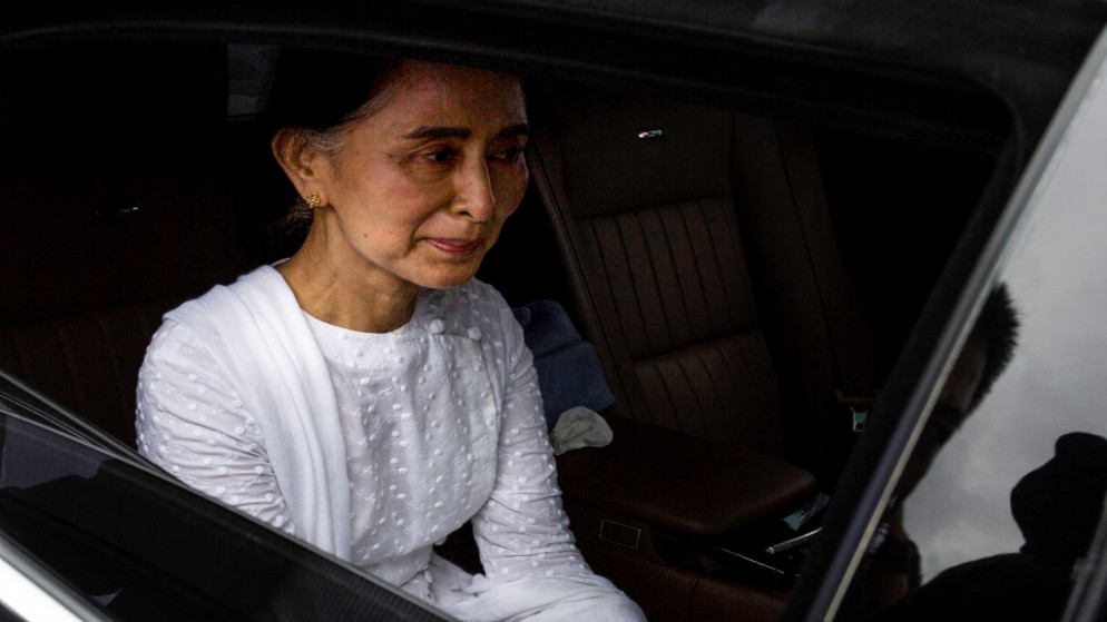 أونغ سان سو كي بعد مغادرتها جنازة الرئيس السابق لحزب الرابطة الوطنية من أجل الديمقراطية (NLD) أونغ شوي في يانغون. 17 أغسطس، 2017. (ا ف ب)