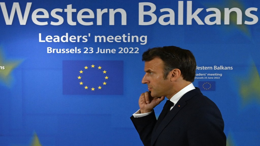 الرئيس الفرنسي إيمانويل ماكرون خلال حضوره اجتماع زعماء الاتحاد الأوروبي وغرب البلقان في بروكسل .23 يونيو 2022. (أ ف ب)