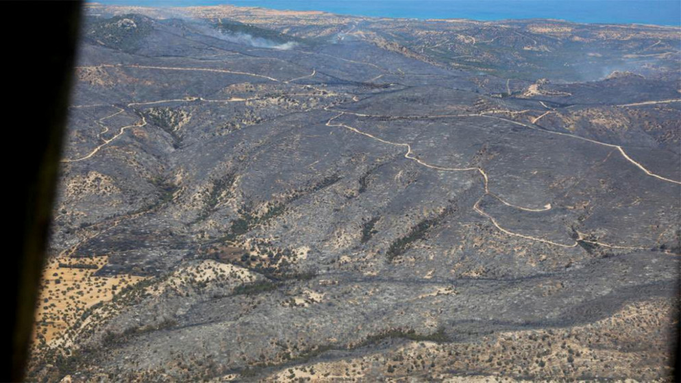 منظر جوي للمناطق التي دمرتها حرائق الغابات المستعرة في جبال كيرينيا في الشمال. 23 يونيو 2022.(أ ف ب)