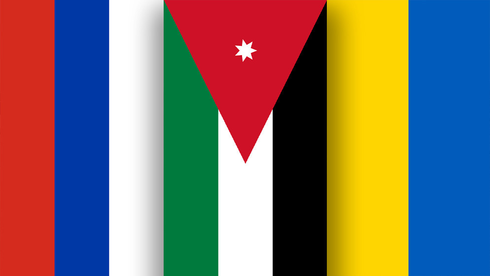 أعلام الأردن وروسيا وأوكرانيا. (المملكة)