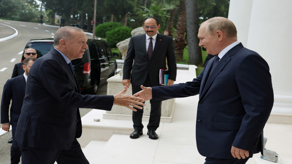 لقاء الرئيس التركي رجب طيب أردوغان مع نظيره الروسي فلاديمير بوتين. 5 آب/أغسطس 2022. (رويترز)