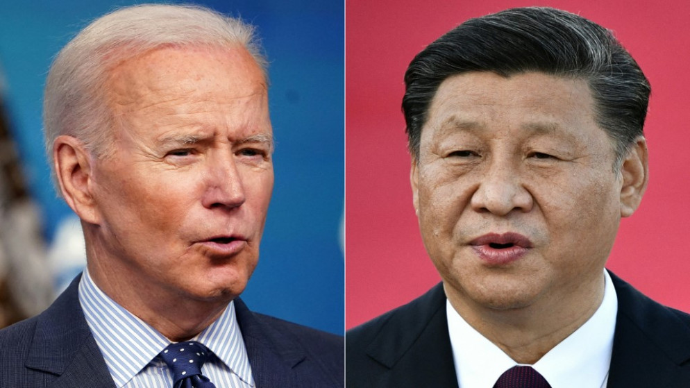 الرئيس الأميركي جو بايدن (يسار) والرئيس الصيني شي جين بينغ. (أ ف ب)