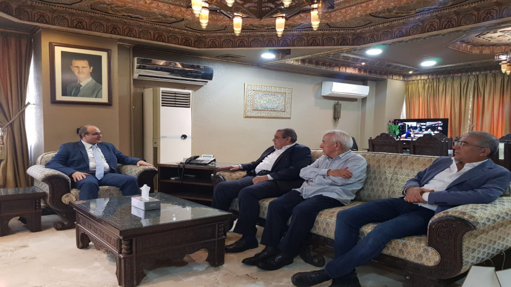 رئيس غرفة تجارة الأردن نائل الكباريتي مع وزير الاقتصاد والتجارة الخارجية السوري محمد سامر الخليل.(المملكة)