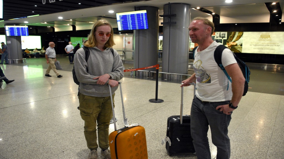 روس يصلون إلى مطار زفارتنوتس في يريفان، 21 أيلول/سبتمبر 2022. (أ ف ب)
