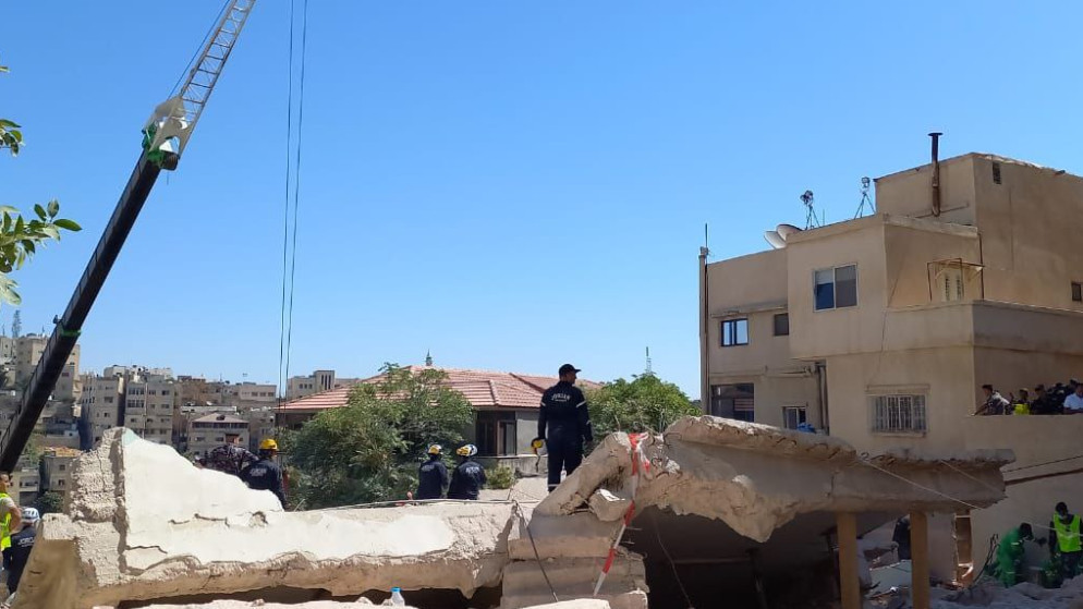 جانب من عمليات الإنقاذ في حادثة انهيار عمارة اللويبدة.16/9/2022.(المملكة)