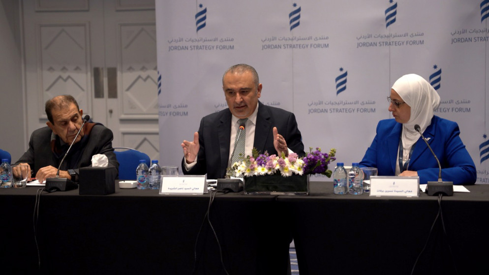 نائب رئيس الوزراء للشؤون الاقتصادية ووزير الدولة لتحديث القطاع العام ناصر الشريدة خلال جلسة حوارية عقدها منتدى الاستراتيجيات الأردني (بترا)