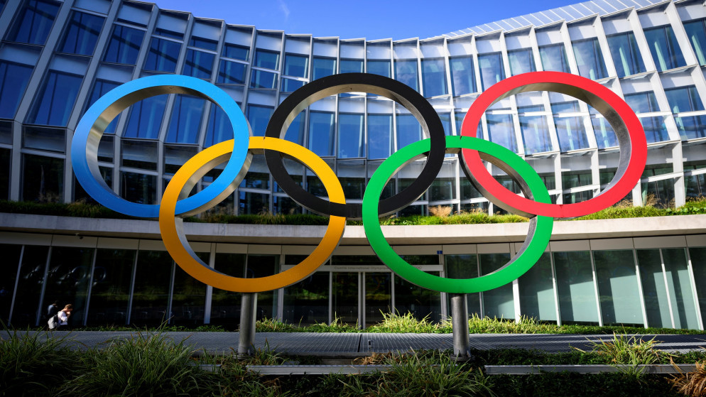 الحلقات الأولمبية أمام مقر اللجنة الأولمبية الدولية في لوزان في سويسرا، 8 أيلول/سبتمبر 2022. (رويترز)