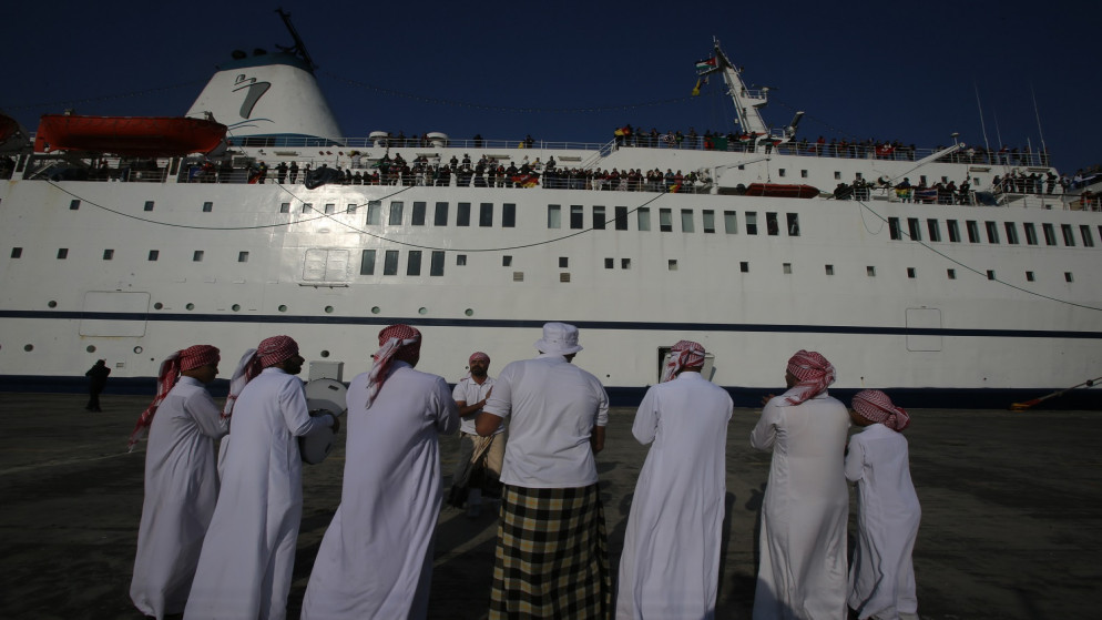 سفينة "لوغوس هوب" التي تحمل "أكبر مكتبة عائمة" خلال رسوها على رصيف في ميناء العقبة القديم. 25/01/2023. (صلاح ملكاوي/المملكة)