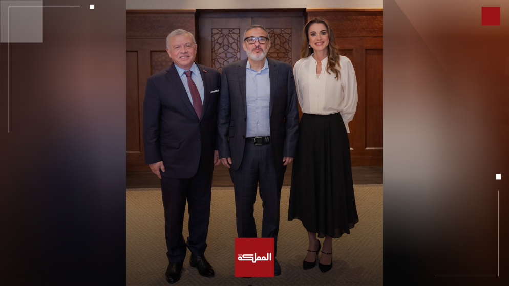 جلالة الملك عبدالله الثاني وجلالة الملكة رانيا العبدالله، خلال لقائهما الطبيب الفلسطيني غسان أبو ستة.