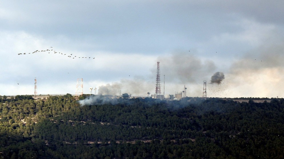 دخان يتصاعد فوق جزء من الأراضي اللبنانية الجنوبية بعد قصف إسرائيلي، 18 تشرين الأول/ أكتوبر 2023. (رويترز)
