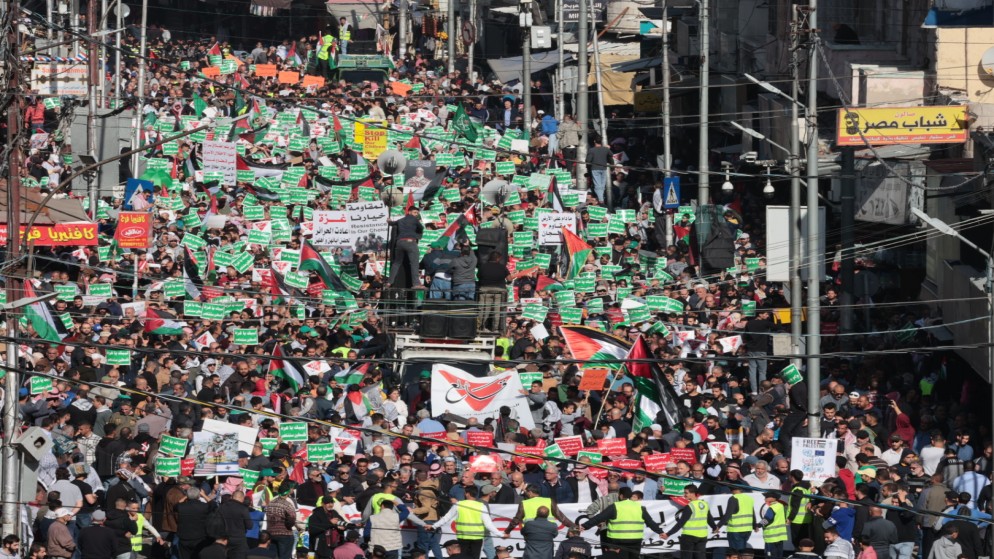 مسيرة منددة بالعدوان الإسرائيلي على أهالي قطاع غزة في منطقة وسط البلد. (صلاح ملكاوي/ المملكة)