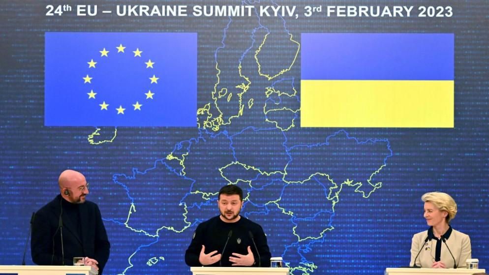 مؤتمر صحفي للرئيس الأوكراني فولوديمير زيلينسكي برفقة قادة في الاتحاد الأوروبي. (أ ف ب)