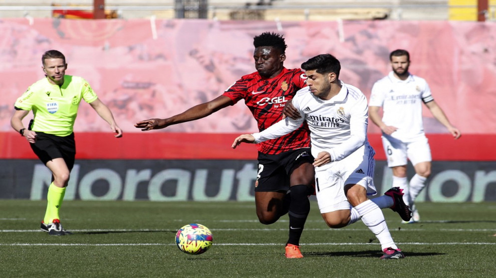 جانب من مباراة ريال مدريد وريال مايوركا في الدوري الإسباني. (أ ف ب)