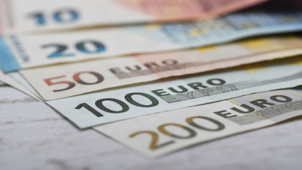 أوراق نقدية من عملة اليورو. (Shutterstock)