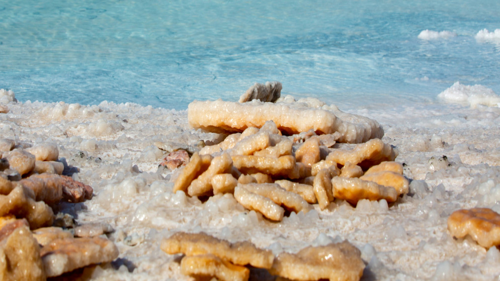 صورة لملح البحر الميت في الأردن. (istockphoto)