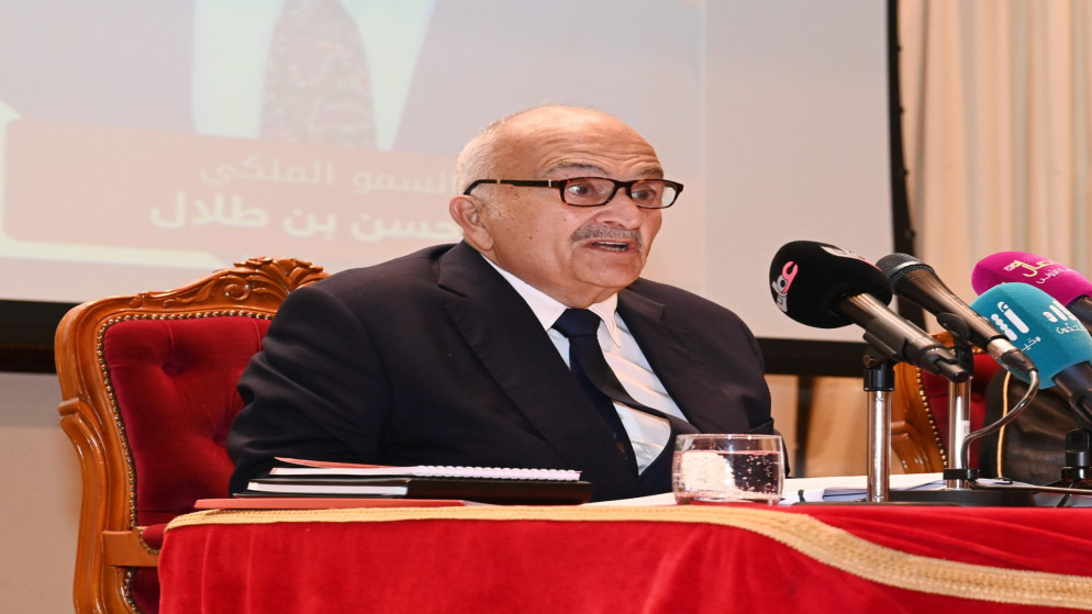 الأمير الحسن بن طلال خلال إلقاء محاضرة في عُمان. (وكالة الأنباء العُمانية)