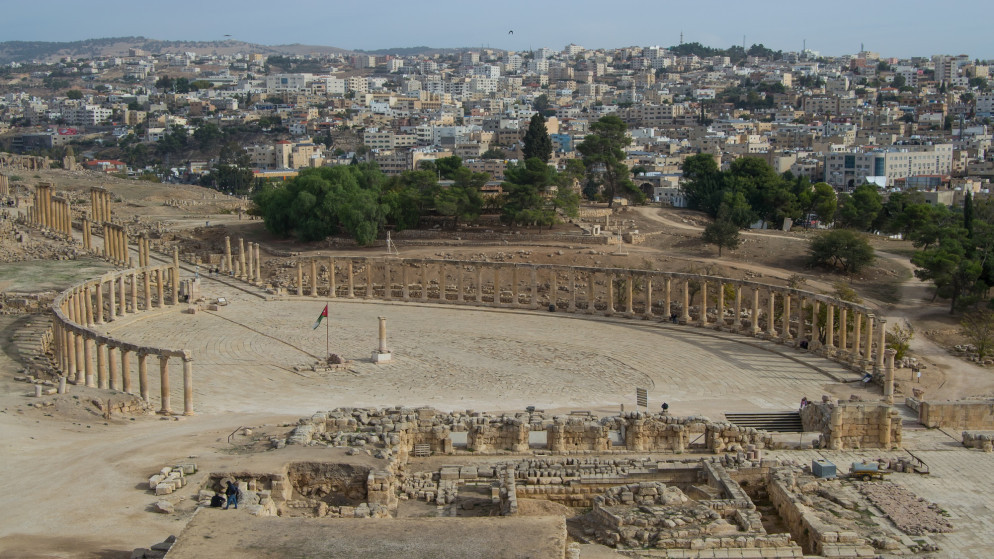 منظر عام لمدينة جرش الأثرية والوسط التجاري في المحافظة. (istockphoto)