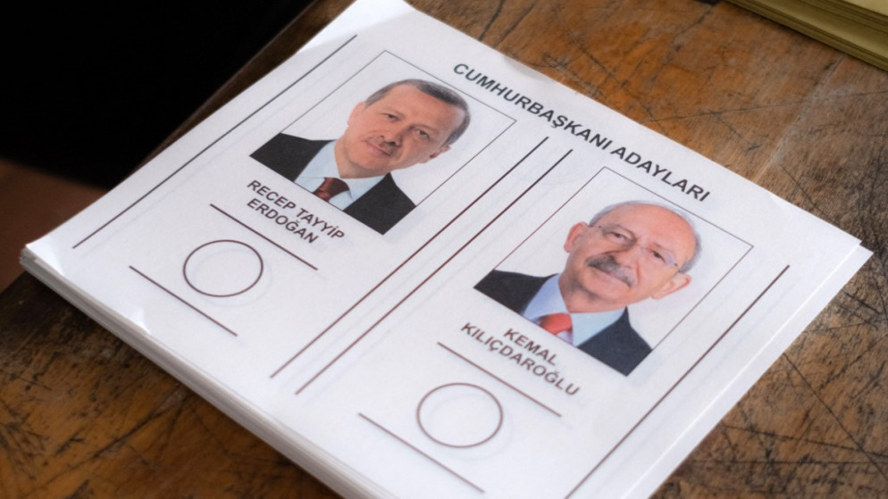 بطاقات الاقتراع لجولة الإعادة في الانتخابات الرئاسية التركية. (أ ف ب)