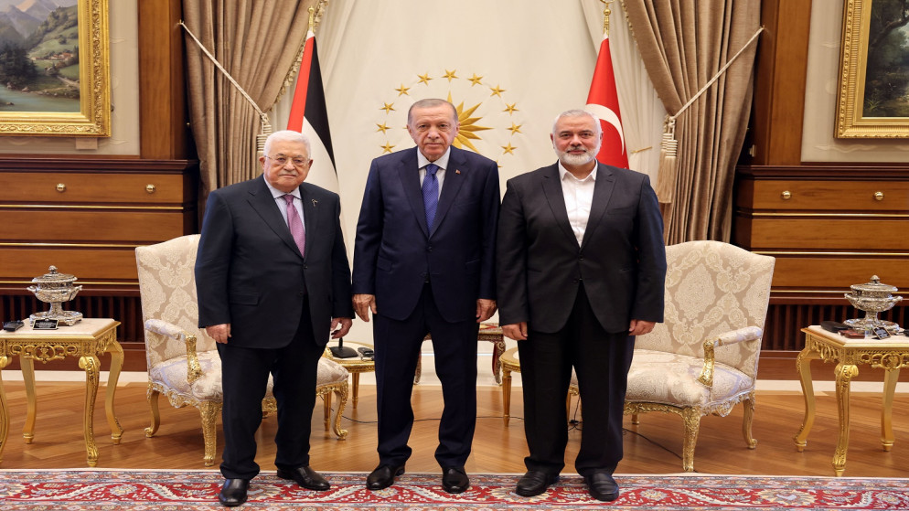 أردوغان يلتقي عباس ورئيس المكتب السياسي لحماس