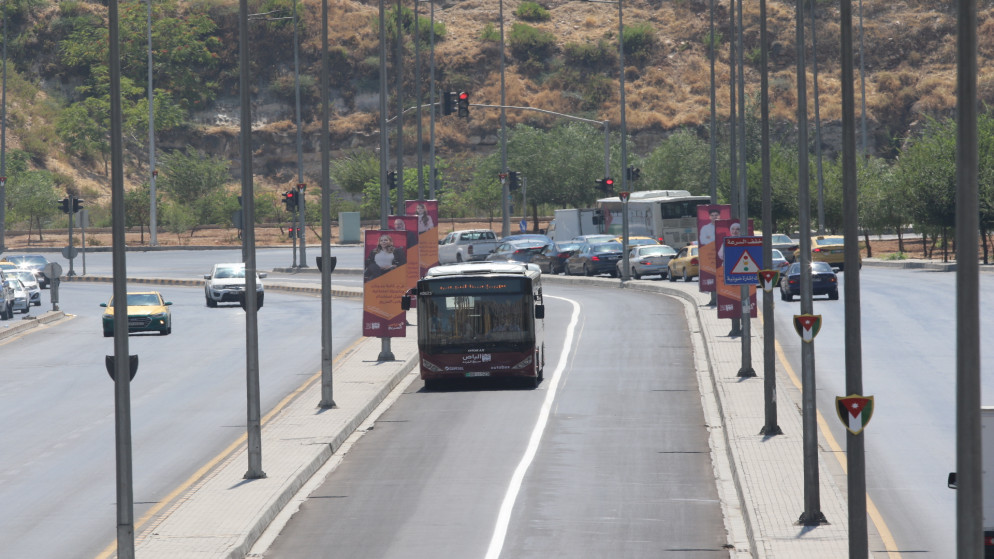 صورة لحافلة في مسار الباص سريع التردد. (صلاح ملكاوي / المملكة)