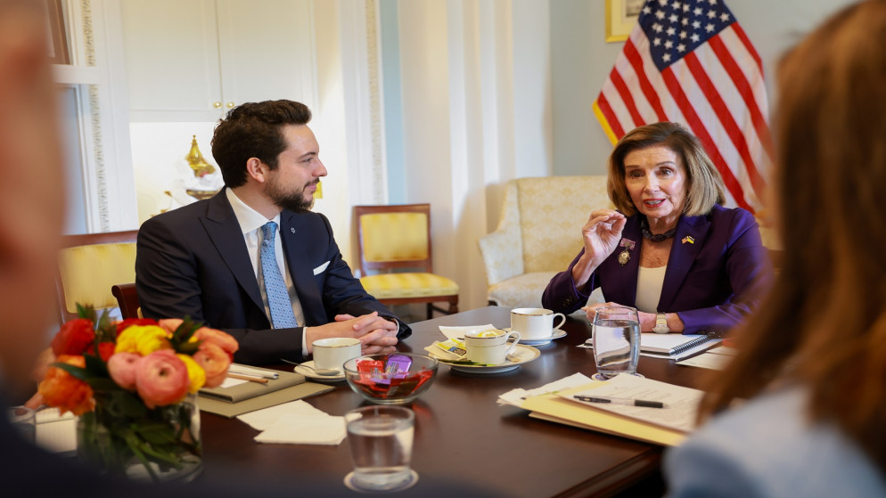 سمو الأمير الحسين بن عبدالله الثاني، ولي العهد، يلتقي في واشنطن، رئيسة مجلس النواب الأمريكي السابقة نانسي بيلوسي ورئيسة الكتلة الديمقراطية في لجنة المخصصات في المجلس روزا ديلاورو سمو الأمير الحسين بن عبدالله الثاني، ولي العهد، يلتقي في واشنطن، رئيسة مجلس النواب الأمريكي السابقة نانسي بيلوسي ورئيسة الكتلة الديمقراطية في لجنة المخصصات في المجلس روزا ديلاورو