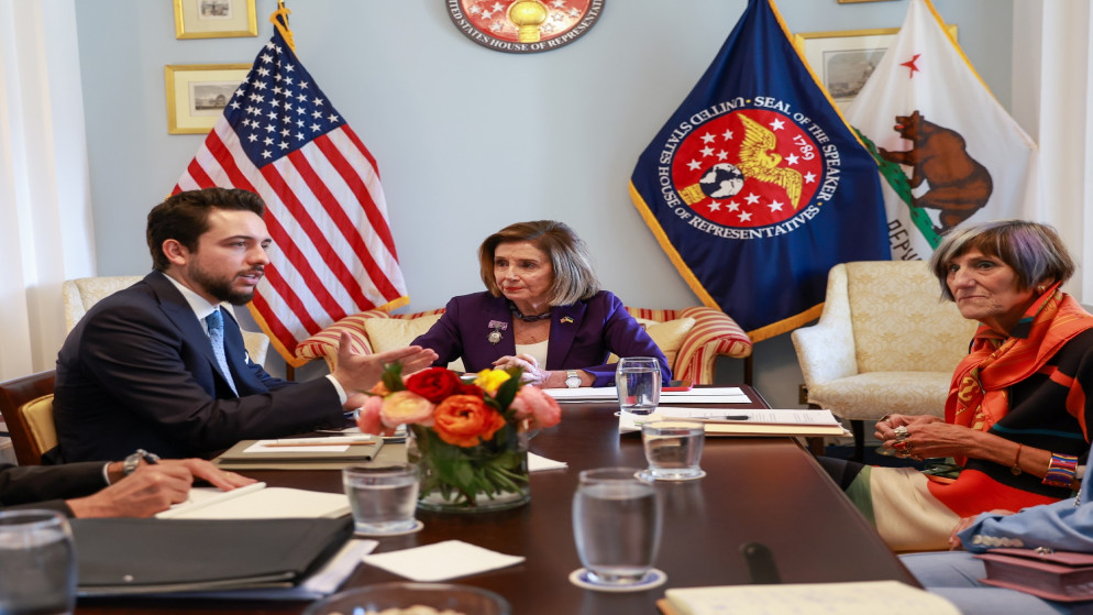 سمو الأمير الحسين بن عبدالله الثاني، ولي العهد، يلتقي في واشنطن، رئيسة مجلس النواب الأمريكي السابقة نانسي بيلوسي ورئيسة الكتلة الديمقراطية في لجنة المخصصات في المجلس روزا ديلاورو سمو الأمير الحسين بن عبدالله الثاني، ولي العهد، يلتقي في واشنطن، رئيسة مجلس النواب الأمريكي السابقة نانسي بيلوسي ورئيسة الكتلة الديمقراطية في لجنة المخصصات في المجلس روزا ديلاورو