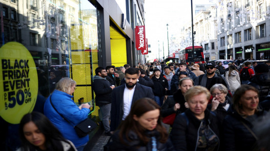  زيادة عدد متسوقي الجمعة السوداء في بريطانيا 3.7٪ 