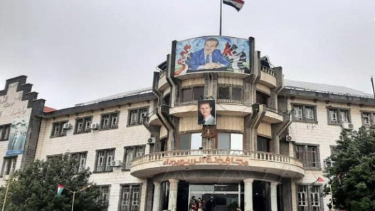  شهود وسكان: محتجون يقتحمون مبنى حكوميا جنوبي سوريا ودوي طلقات نارية 