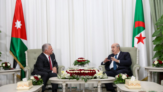  الملك يؤكد دعم الأردن للجزائر لإنجاح مخرجات القمة العربية 