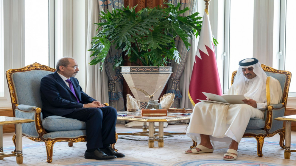  وزير الخارجية ينقل رسالة من الملك إلى أمير قطر 