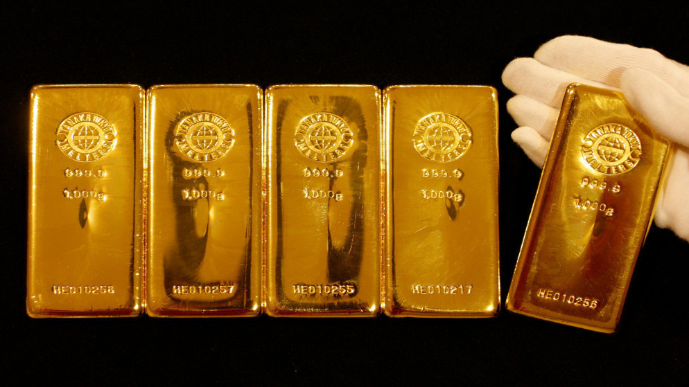 الذهب يهبط قليلا لكن في طريقه لتسجيل رابع زيادة أسبوعية بفعل تراجع الدولار 