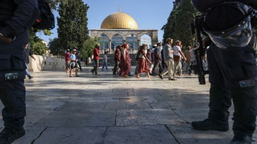  مستوطنون يقتحمون المسجد الأقصى بحماية قوات الاحتلال الإسرائيلي 
