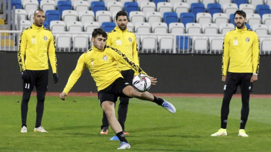 لاعب المنتخب الوطني أبو زريق يوقع على كشوفات الأهلي الليبي 