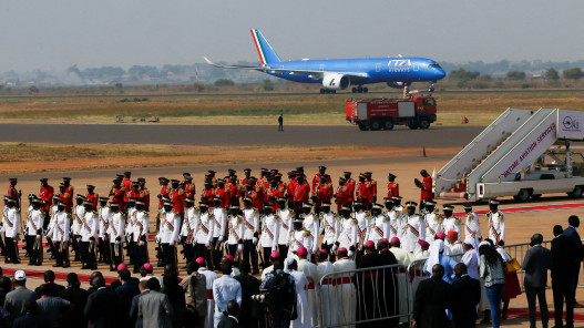 بابا الفاتيكان يصل إلى جنوب السودان في زيارة "حج من أجل السلام"
