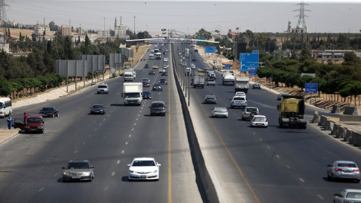 أمين عمان يُطالب بقانون سير رادع