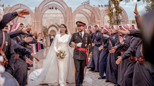 زفة ولي العهد ورجوة الحسين عند وصولهما إلى قصر الحسينية