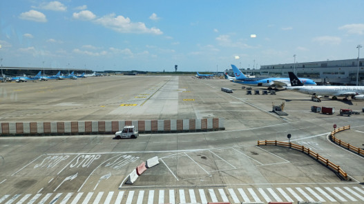  إعادة فتح مطار بروكسل بعد إغلاق مؤقت بسبب رصد طائرات مسيّرة 