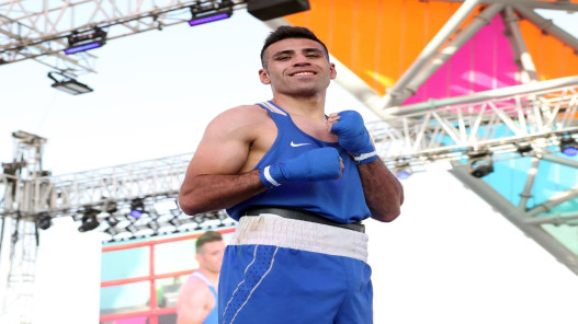  الملاكم عشيش يتأهل لنصف نهائي "التضامن الإسلامي" 