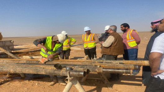  وزير الطاقة يؤكد أهمية تسريع التنقيب عن خام الفوسفات في الريشة 