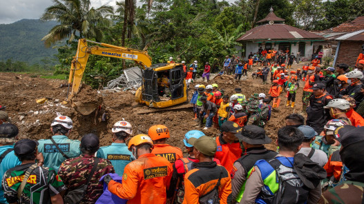  مقتل 30 شخصا في إندونيسيا جراء انزلاقات ترابية 