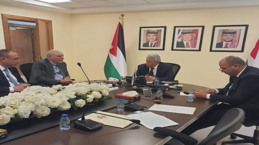  وزير النقل يؤكد ضرورة إدخال شريحة السائقين إلى منظومة الضمان الاجتماعي 