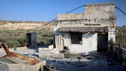  5 قتلى و9 إصابات جراء انفجار في بلدة كفر تخاريم بريف إدلب 