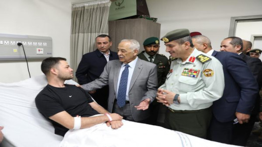  العيسوي يطمئن على صحة مصابي المداهمة الأمنية بالرمثا 