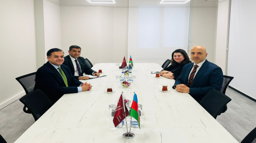  بحث تعزيز الربط الجوي بين الأردن وأذربيجان وتسهيل برامج السياحة 