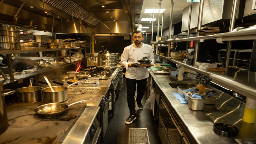  تمدّد التكنولوجيا.. طاهٍ بالذكاء الاصطناعي في دبي 